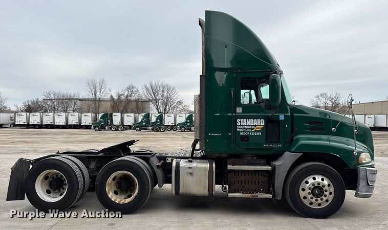 image for item FG1047 2016 Mack CXU613 semi truck