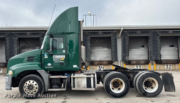 image for item FG1047 2016 Mack CXU613 semi truck