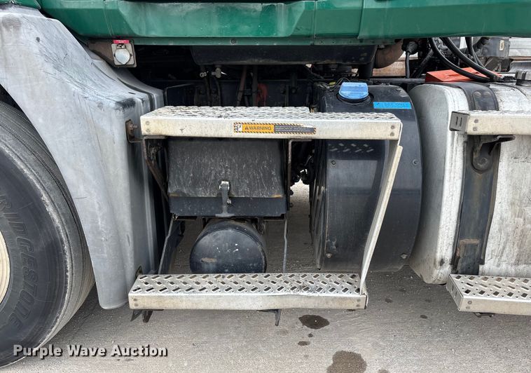 image for item FG1047 2016 Mack CXU613 semi truck