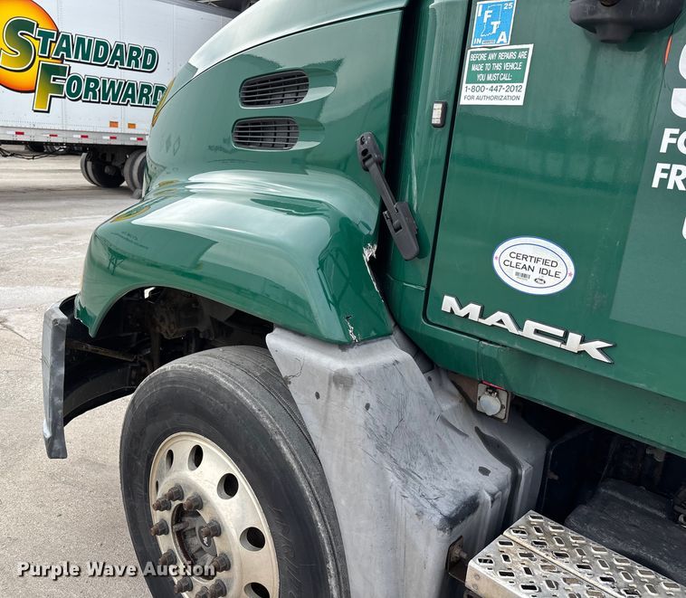 image for item FG1047 2016 Mack CXU613 semi truck