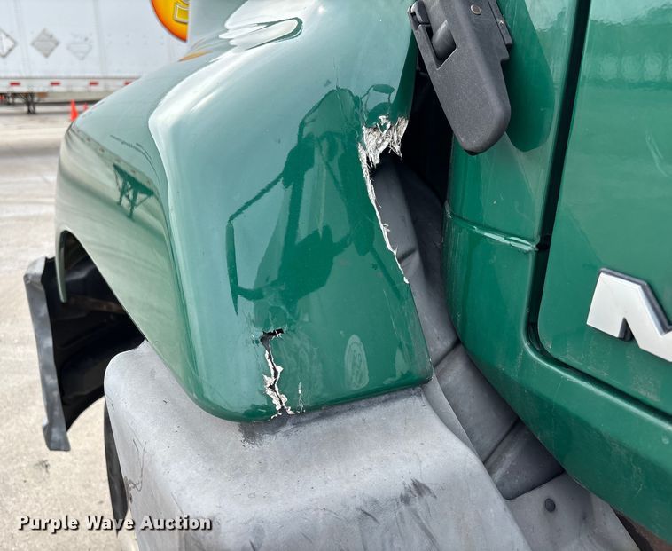 image for item FG1047 2016 Mack CXU613 semi truck