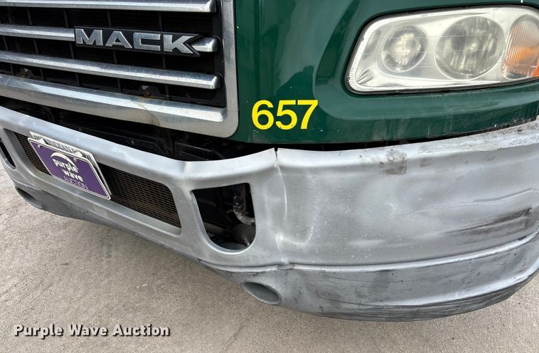 image for item FG1047 2016 Mack CXU613 semi truck