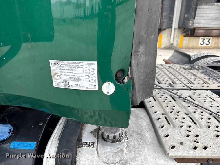 image for item FG1047 2016 Mack CXU613 semi truck