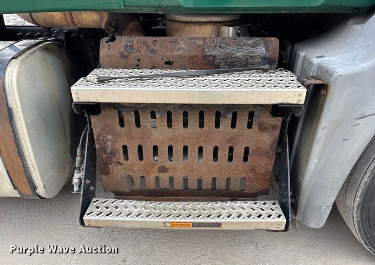 image for item FG1047 2016 Mack CXU613 semi truck