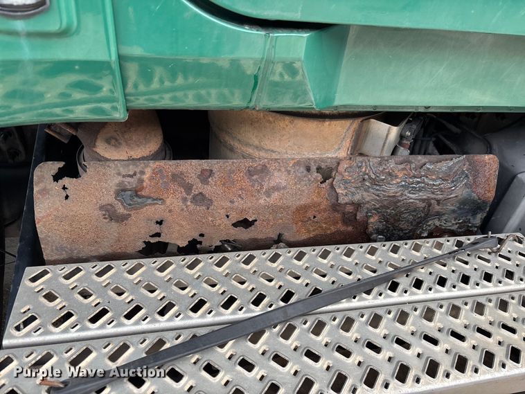 image for item FG1047 2016 Mack CXU613 semi truck