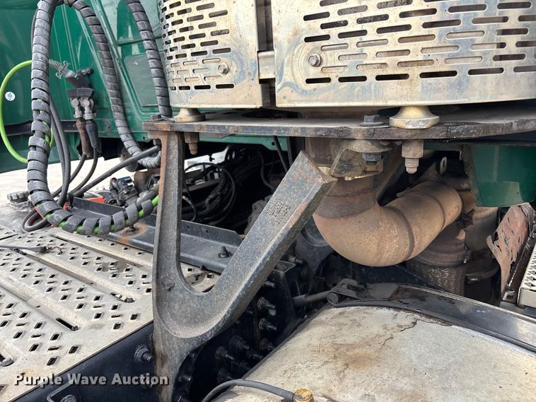 image for item FG1047 2016 Mack CXU613 semi truck