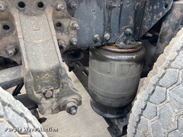 image for item FG1047 2016 Mack CXU613 semi truck