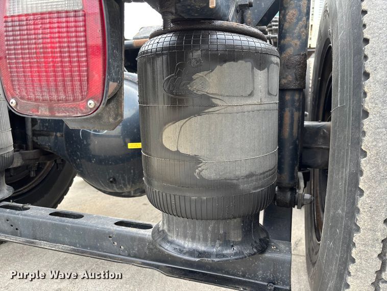 image for item FG1047 2016 Mack CXU613 semi truck