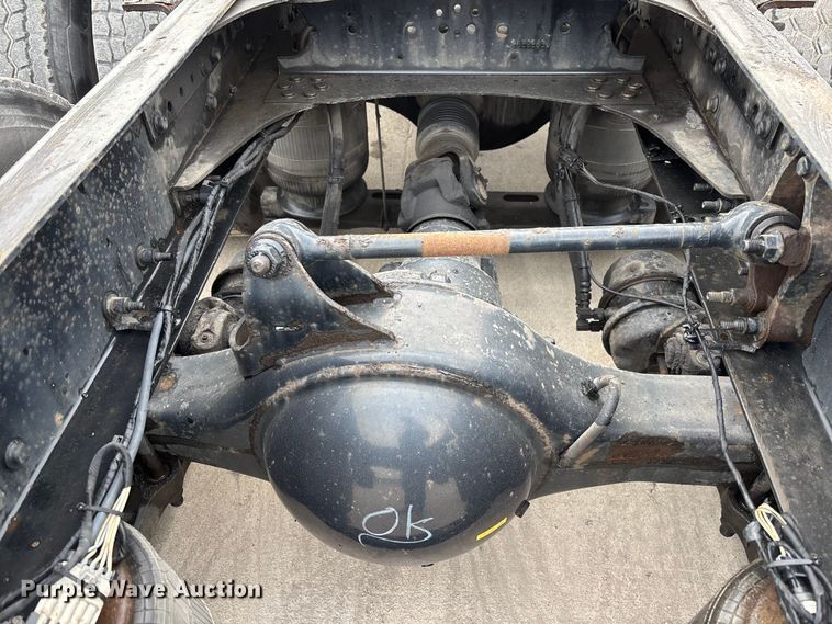 image for item FG1047 2016 Mack CXU613 semi truck