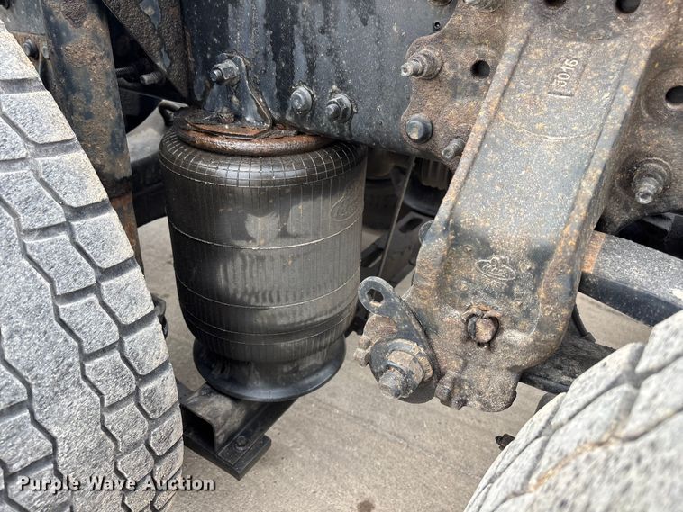 image for item FG1047 2016 Mack CXU613 semi truck