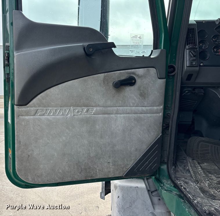 image for item FG1047 2016 Mack CXU613 semi truck