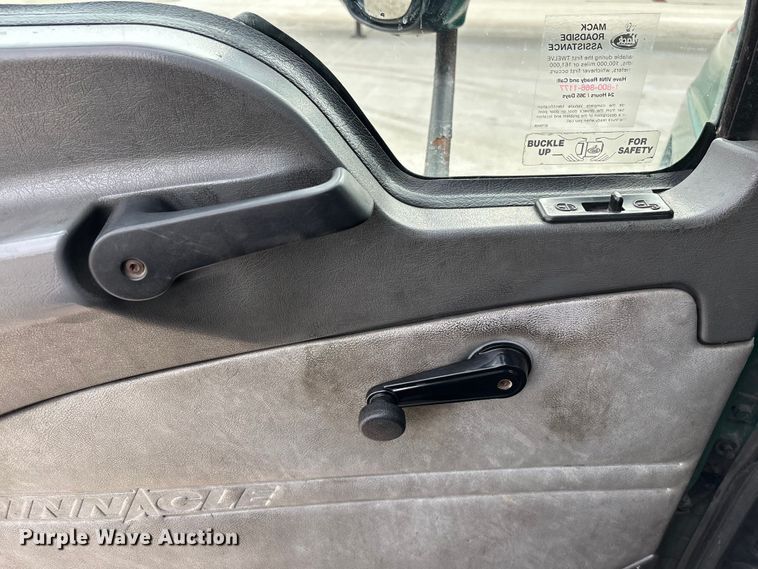 image for item FG1047 2016 Mack CXU613 semi truck