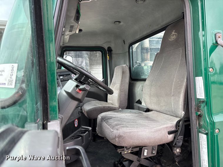 image for item FG1047 2016 Mack CXU613 semi truck