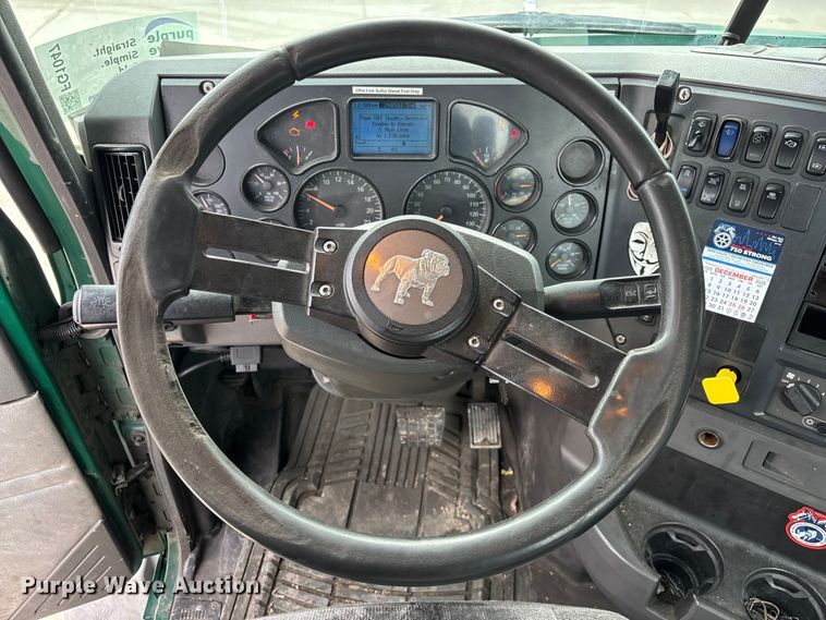 image for item FG1047 2016 Mack CXU613 semi truck