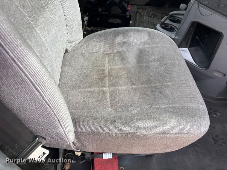 image for item FG1047 2016 Mack CXU613 semi truck