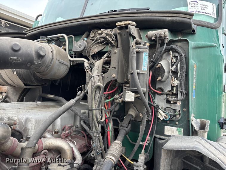 image for item FG1047 2016 Mack CXU613 semi truck