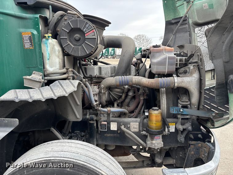 image for item FG1047 2016 Mack CXU613 semi truck