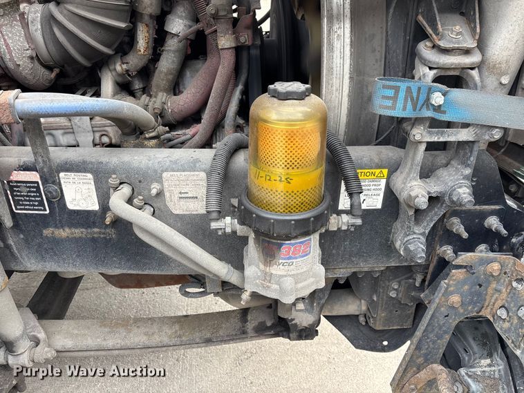 image for item FG1047 2016 Mack CXU613 semi truck