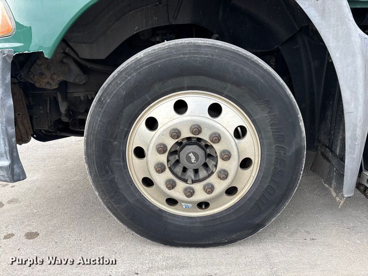 image for item FG1047 2016 Mack CXU613 semi truck