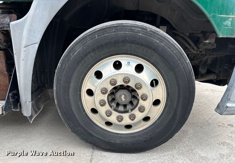 image for item FG1047 2016 Mack CXU613 semi truck