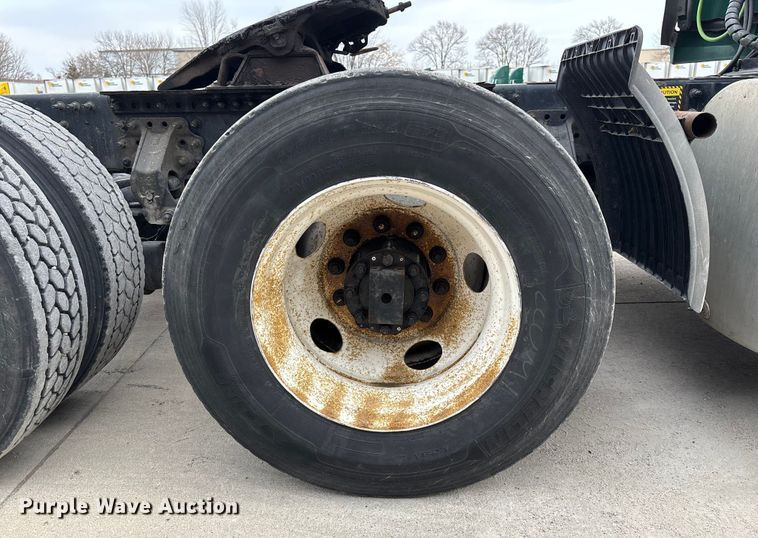 image for item FG1047 2016 Mack CXU613 semi truck