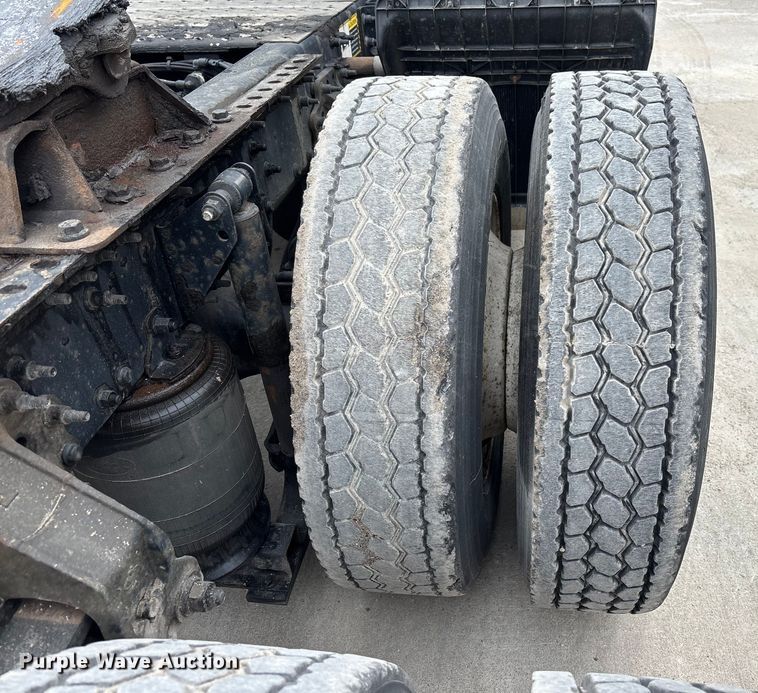 image for item FG1047 2016 Mack CXU613 semi truck