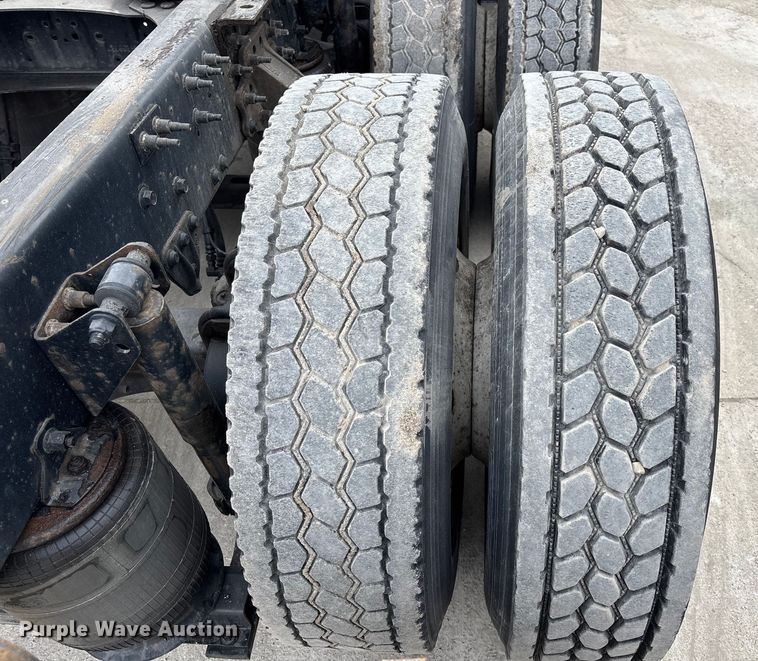 image for item FG1047 2016 Mack CXU613 semi truck