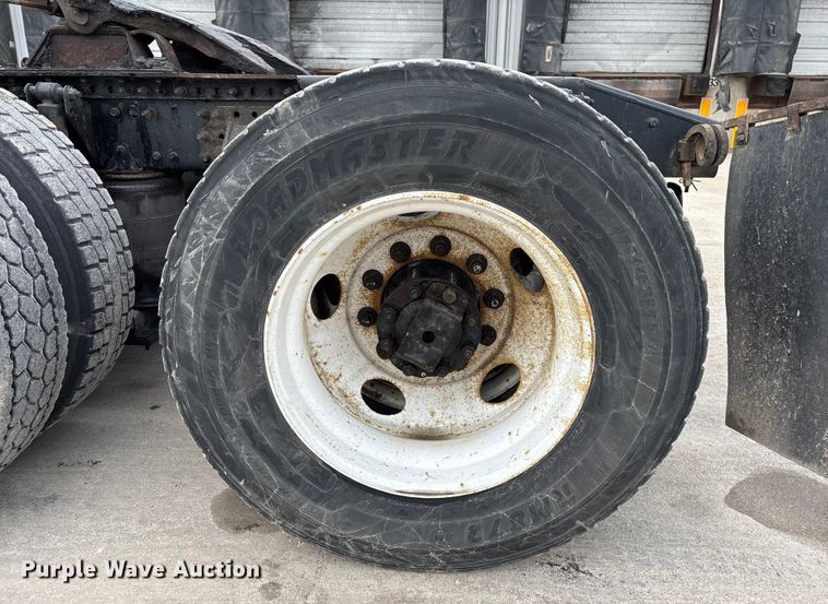 image for item FG1047 2016 Mack CXU613 semi truck