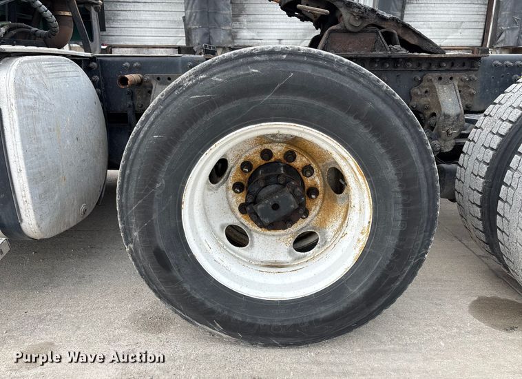 image for item FG1047 2016 Mack CXU613 semi truck