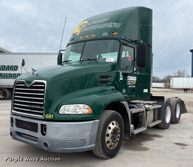 image for item FG1048 2016 Mack CXU613 semi truck