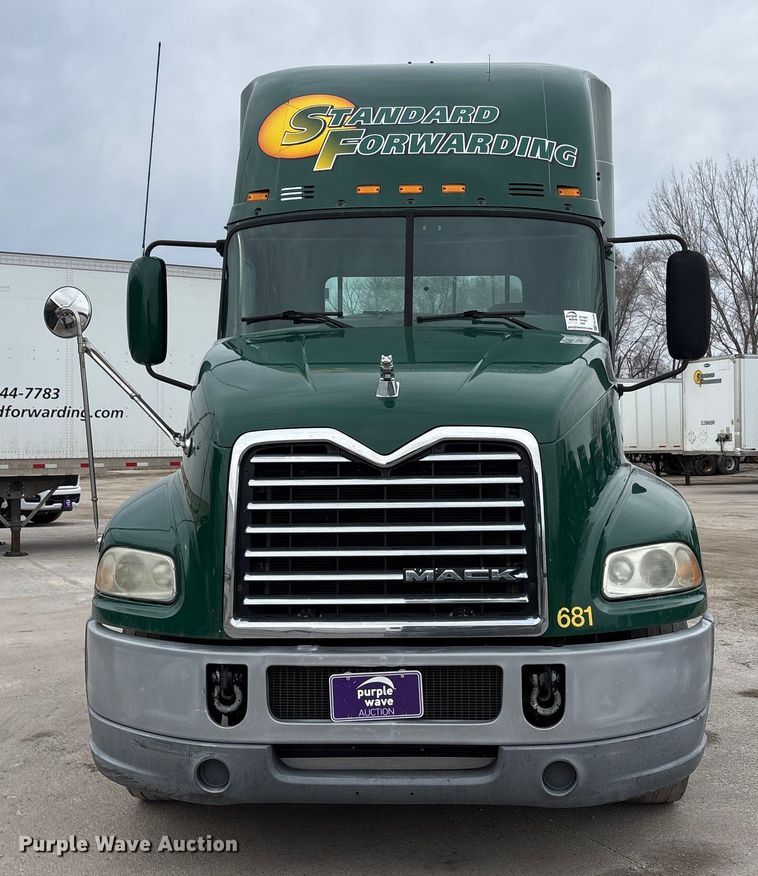 image for item FG1048 2016 Mack CXU613 semi truck