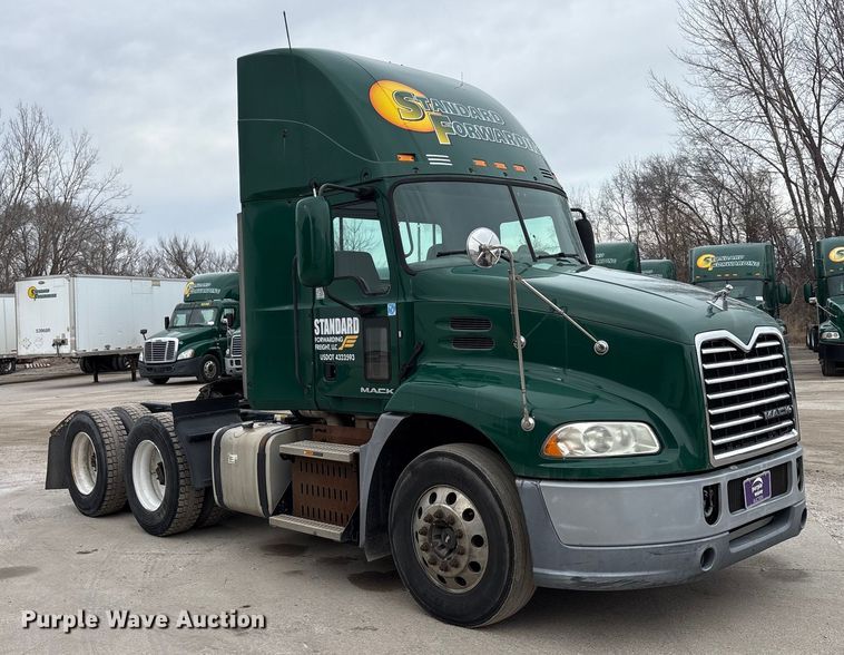 image for item FG1048 2016 Mack CXU613 semi truck