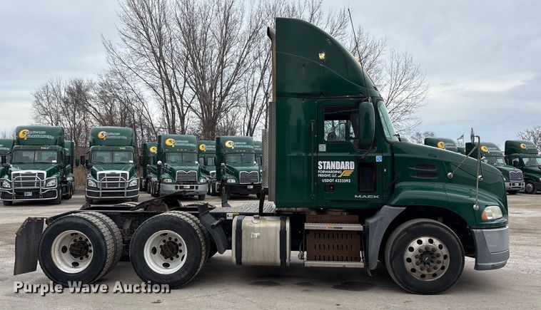 image for item FG1048 2016 Mack CXU613 semi truck