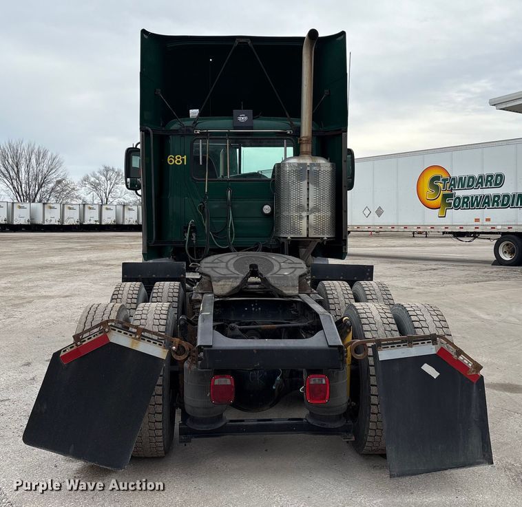 image for item FG1048 2016 Mack CXU613 semi truck