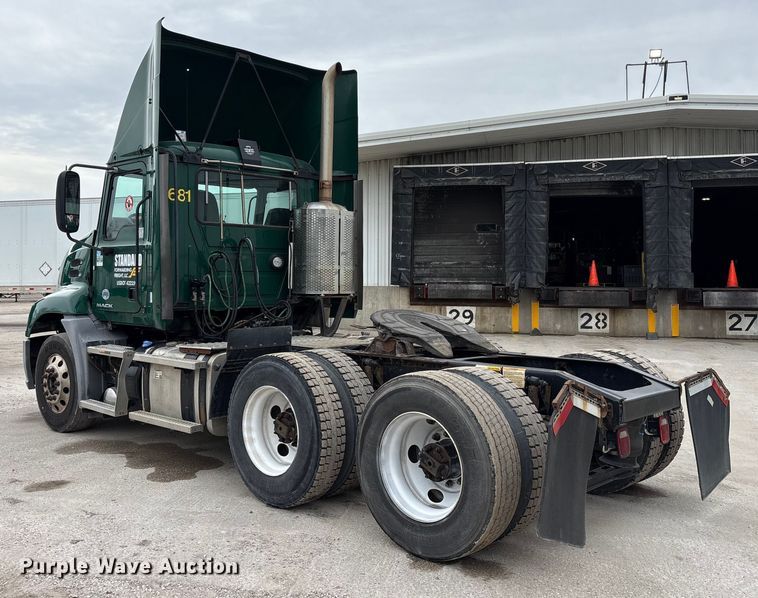 image for item FG1048 2016 Mack CXU613 semi truck