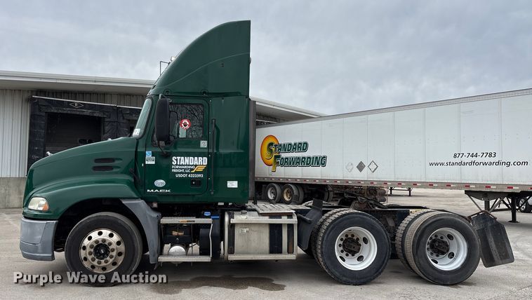 image for item FG1048 2016 Mack CXU613 semi truck