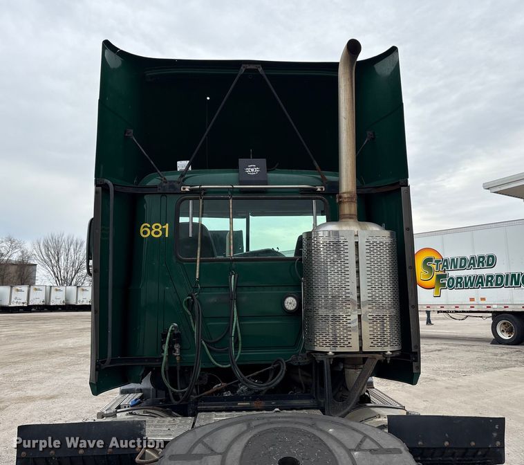 image for item FG1048 2016 Mack CXU613 semi truck