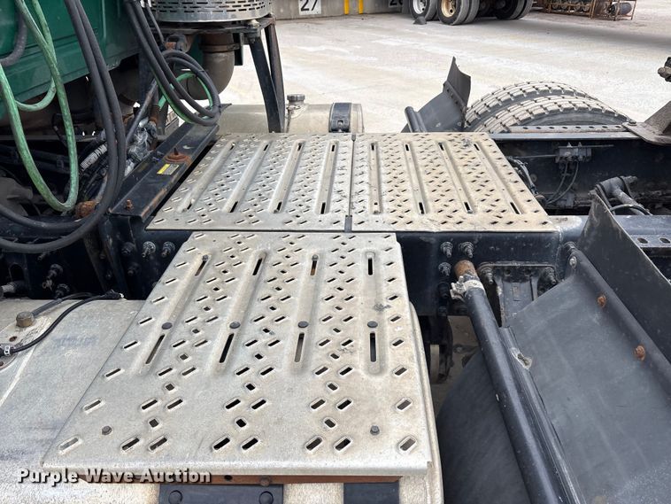 image for item FG1048 2016 Mack CXU613 semi truck