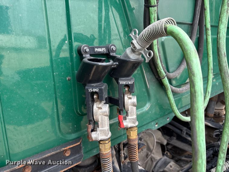 image for item FG1048 2016 Mack CXU613 semi truck