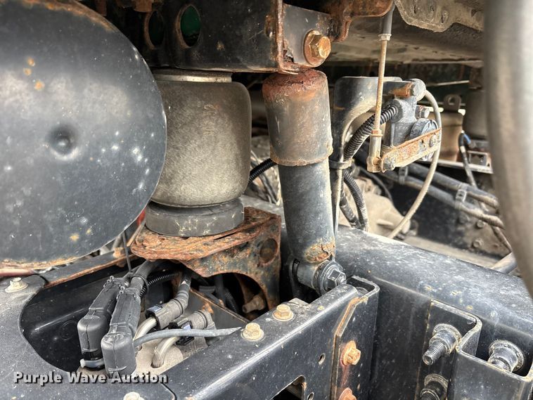 image for item FG1048 2016 Mack CXU613 semi truck