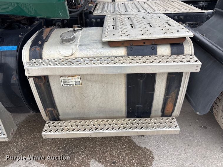 image for item FG1048 2016 Mack CXU613 semi truck