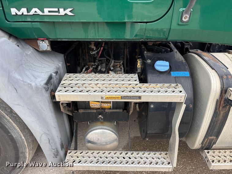 image for item FG1048 2016 Mack CXU613 semi truck