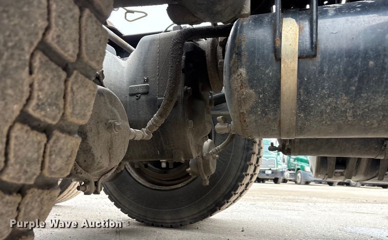 image for item FG1048 2016 Mack CXU613 semi truck