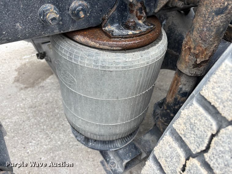 image for item FG1048 2016 Mack CXU613 semi truck