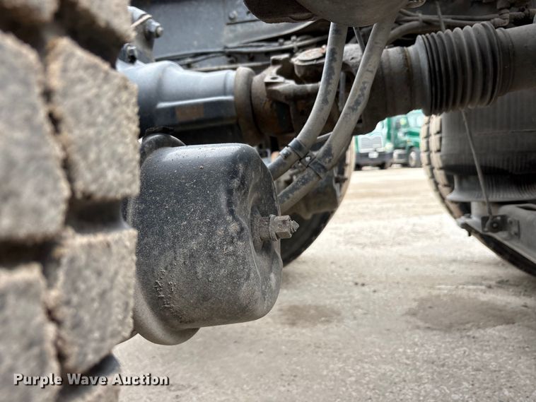 image for item FG1048 2016 Mack CXU613 semi truck