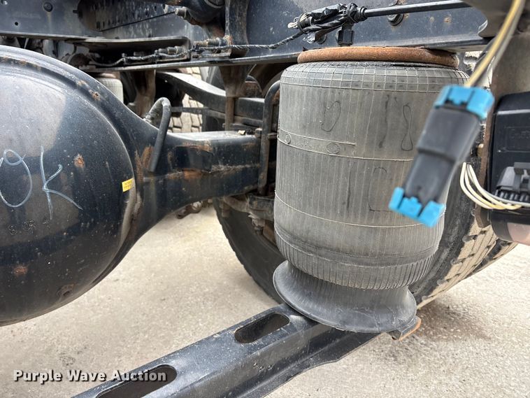 image for item FG1048 2016 Mack CXU613 semi truck