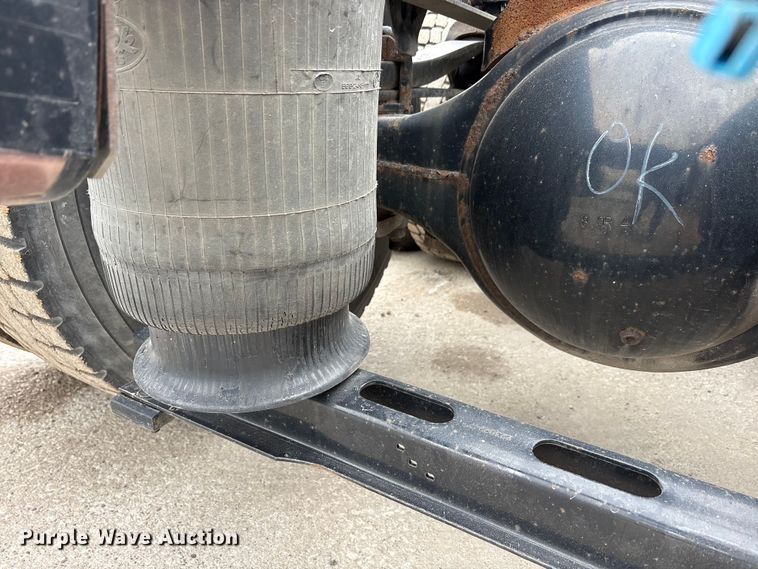 image for item FG1048 2016 Mack CXU613 semi truck