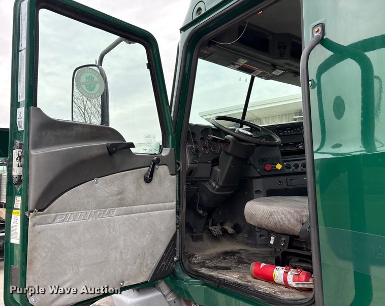 image for item FG1048 2016 Mack CXU613 semi truck