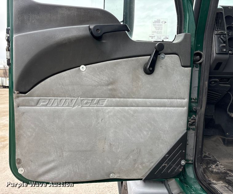 image for item FG1048 2016 Mack CXU613 semi truck