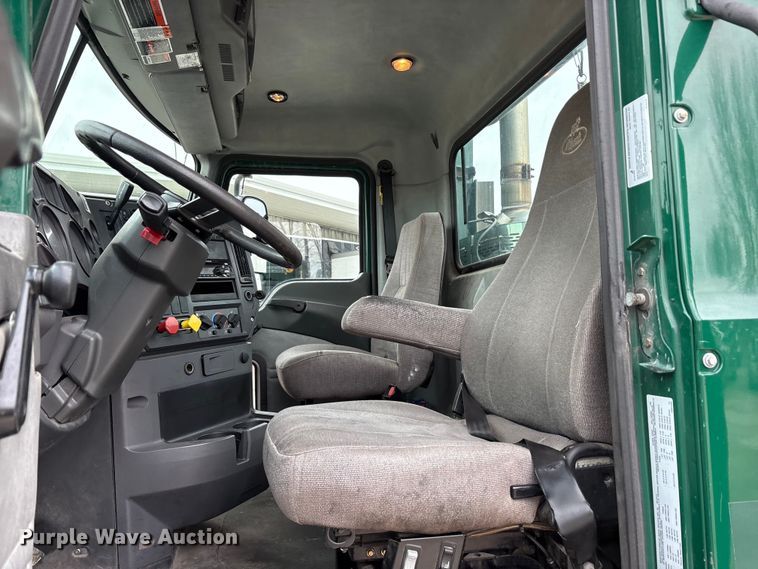 image for item FG1048 2016 Mack CXU613 semi truck